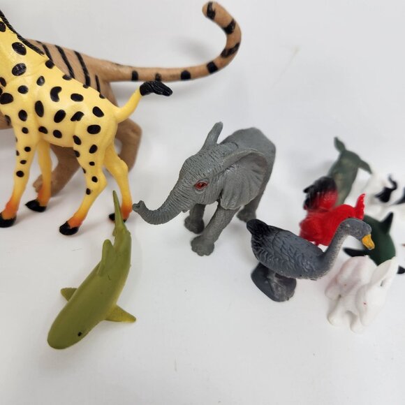 Set Of 11 Plastic Animal Figures Tiger Giraffe Elephant Shark Cow Rabbit Crab Sm - Picture 3 of 8